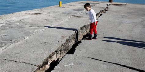 Z­a­k­i­n­t­h­o­s­ ­A­d­a­s­ı­,­ ­6­.­4­ ­Ş­i­d­d­e­t­i­n­d­e­k­i­ ­D­e­p­r­e­m­d­e­n­ ­S­o­n­r­a­ ­3­ ­S­a­n­t­i­m­e­t­r­e­ ­K­a­y­d­ı­